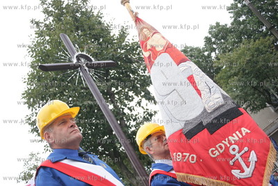 Poswiecenie krzyza stojacego na terenie stoczni gdynia,...