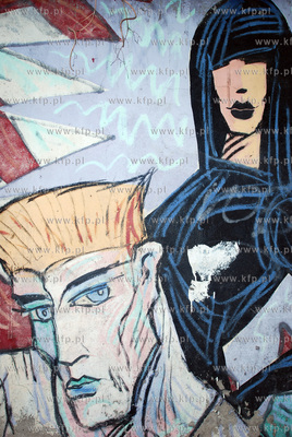 Murales - prace artysty Rafala Roskowinskiego na ulicy...