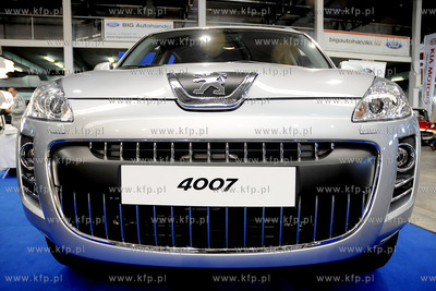 Trojmiejskie Targi Motoryzacyjne w hali wystawienniczej...