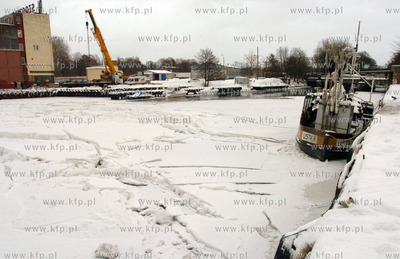 Sparalizowany przez zator lodowy port w Ustce.
27.01.2010
fot....