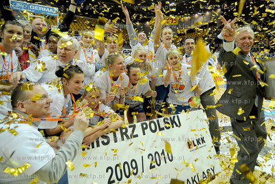 Hala Sportowo - Widowiskowa w Gdyni. Druzyna koszykarek...