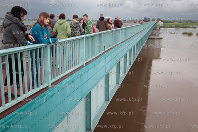 Tczew przygotowuje sie na nadejscie fali powodziowej.
24.05.2010
fot....