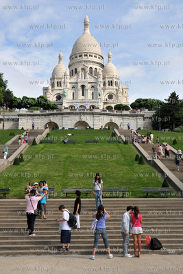 Montmartre - historyczna dzielnica Paryza polozona...