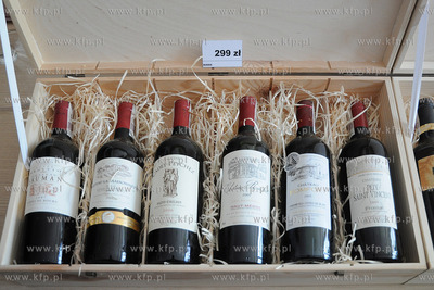 Winarium. Marek Kondrat i Syn sklep przy ulicy Swietojanskiej...