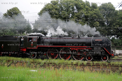 Pociag "Heweliusz", prowadzony przez parowoz z wolsztynskiej...