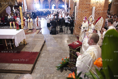 W Bazylice katedralnej w Pelplinie świecenia biskupie...