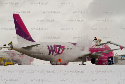 Zima w Porcie Lotniczym Gdansk im. Lecha Walesy. 19.02.2013...