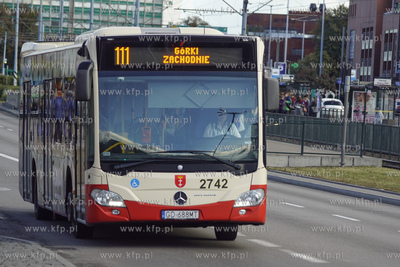 Gdańsk, Dworzec PKP. Autobus Mercedes 628 02 Citaro...