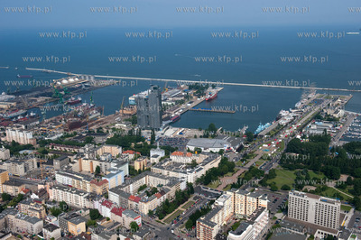 Gdynia w przeddzien Zlotu Zaglowcow 28.06.2009 fot....