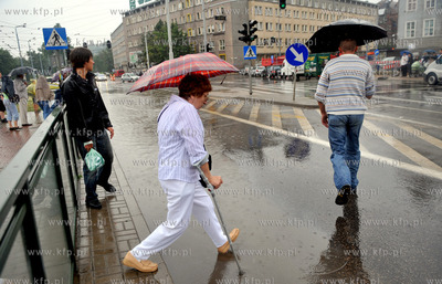 Gdansk podczas ulewy. Nz zalane skrzyzowanie 3 Maja...