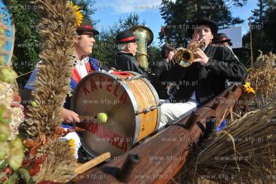 Kaszubskie dozynki powiatu kartuskiego w Zukowie. Kaszubska...