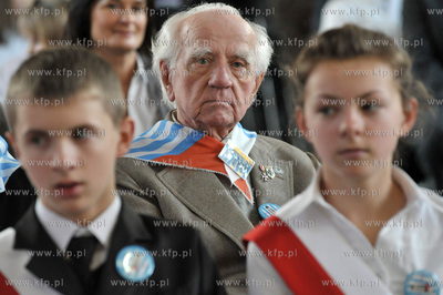 Uroczystosci nadania szkole podstawowej w Niestepowie...