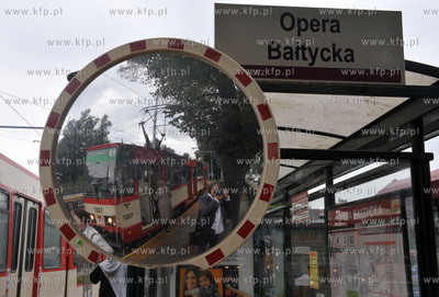 Przystanek tramwajowy Opera Baltycka na al. Zwyciestwa...
