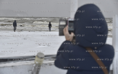Sopocka plaża podczas snieżycy. 05.01.2017 fot. Maciej...