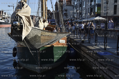 Gdańsk. Baltic Sail. Zaglowiec Olander zacumowany...