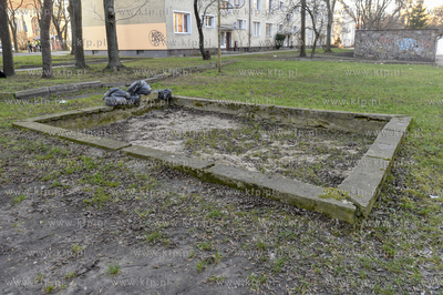 Gdańsk. Piaskownica na podwórku ul. Igielnickiej....