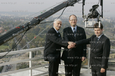 Gdansk. Prezydent Gdanska Pawel Adamowicz w towarzystwie...