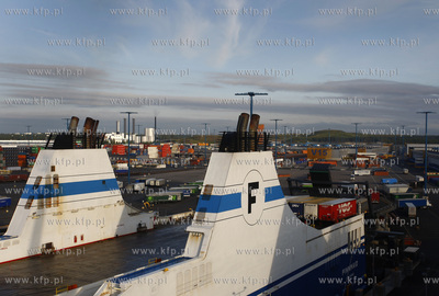 Prom armatora Finnlines kursjacy na trasie Travemunde...