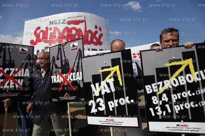 Gdansk. Manifestacja przedstawicieli NSZZ Solidarnosc...