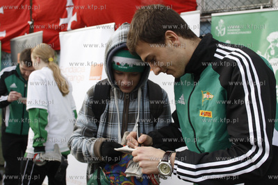 Gdansk Zaspa. Pilkarski turniej dzikich druzyn Do przerwy...