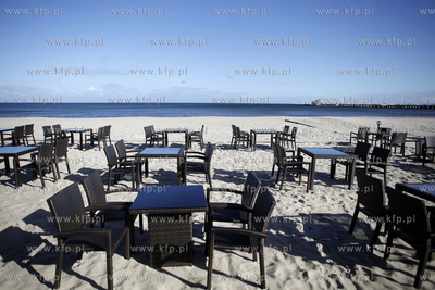 Sopot. Demontowany ogrodek na plazy Grand Hotelu.
08.10.2012
fot....