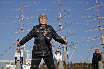 Zajecia z nordic walking grupy gdynskiego Centrum Aktywnosci...