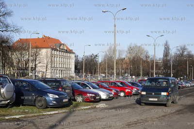 Parking na Targu Siennym i Rakowym w Gdansku. 28.11.2013...