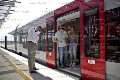 Przejazd i prezentacja składu PKM ze stacji Niedźwiednik...