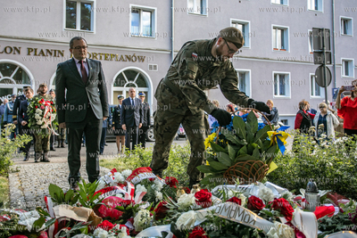 Złożenie kwiatów pod Pomnikiem Pamięci Ofiar Eksterminacji...