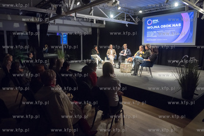 Spotkanie "Wojna obok nas. Historie odwagi, krzywdy,...