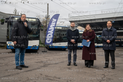 Gdynia. Przekazanie 6. nowyh trolejbusów zakupionych...