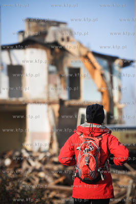 Gdansk. Rozbiorki budynkow mieszkalnych przy ul Marynarki...