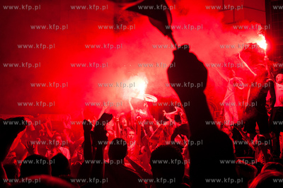 Gdansk. Dlugi Targ. Sympatycy Polskiej reprezentacji...