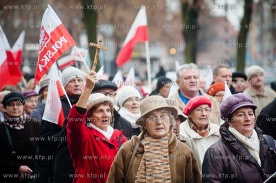 Gdansk. Marsz sympatykow Prawa i Sprawiedliwosci oraz...