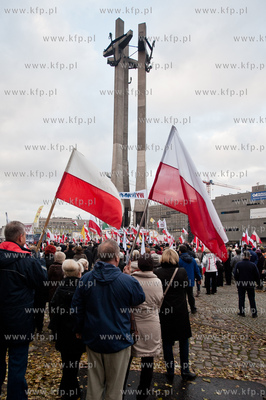 Gdansk. Marsz sympatykow Prawa i Sprawiedliwosci oraz...