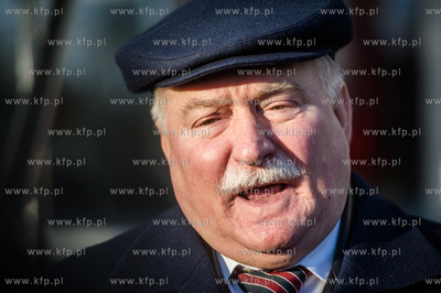 Gdansk. Oliwa. Druga tura wyborow samorzadowych. Glosuje...