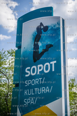 Sopot. Ul. Lokietka. Nowe witacze zamontowane na wjezdzie...