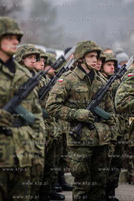 Gdynia. Nabrzeże Pomorskie. Uroczysta przysięga wojskowa...