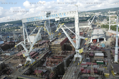 Stocznia Gdynia S.A. Nz. suchy dok i najwieksza w Europie...