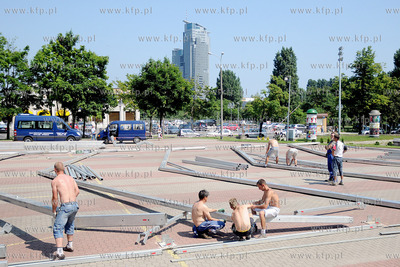 Gdynia. Przygotowania do Zlotu Zaglowcow The Tall Ships...