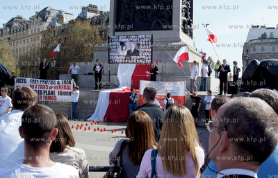 Londyn, Trafalgar Square. Polonia obchodzi pierwsza...