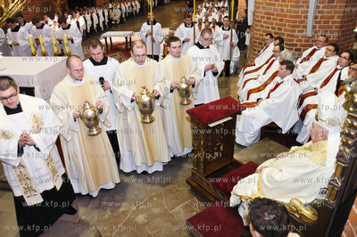 Msza Krzyzma w katedrze pelplinskiej sprawowana przez...