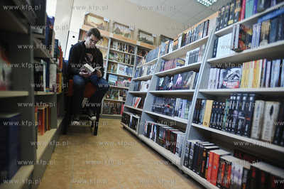 Otwarcie nowego oddzialu DOM KSIAZKI na skrzyzowaniu...