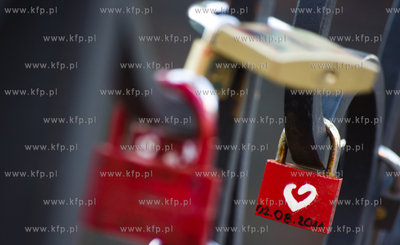 Gdansk, ul. Korzenna. Most Milosci, czyli most z klodkami...