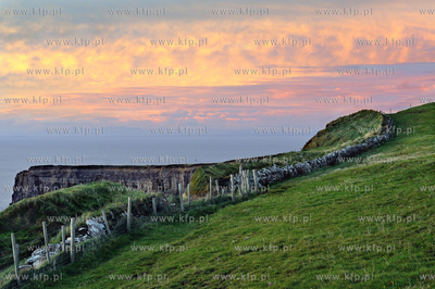 Irlandia, Klify Mocheru. Nz. polozone w hrabstwie Clare,...