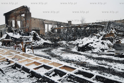 Rozbiorka strawionej pozarem hali produkcyjnej firmy...