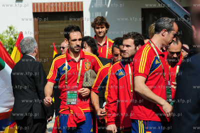 Hiszpanscy pilkarze wyjezdzaja z Hotelu Gdansk na mecz...