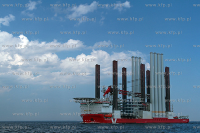 Do gdynskiego portu przyplynal widowiskowy statek -...