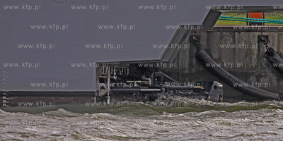 Do gdanskiego portu przypynal niecodzienny okręt HSwMS...