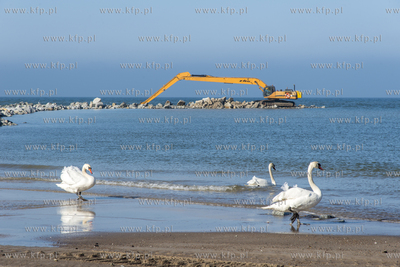 Budowa sztucznej rafy w Ustce. 28.03.2015 fot. Krzysztof...